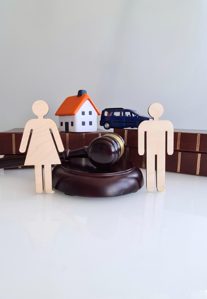 Éléments symbolisant la liquidation régime matrimonial avec répartition des biens entre les époux